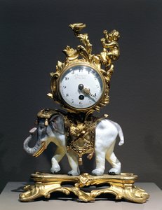 Asztali óra (aranyozott bronz, porcelán, zománc és üveg)